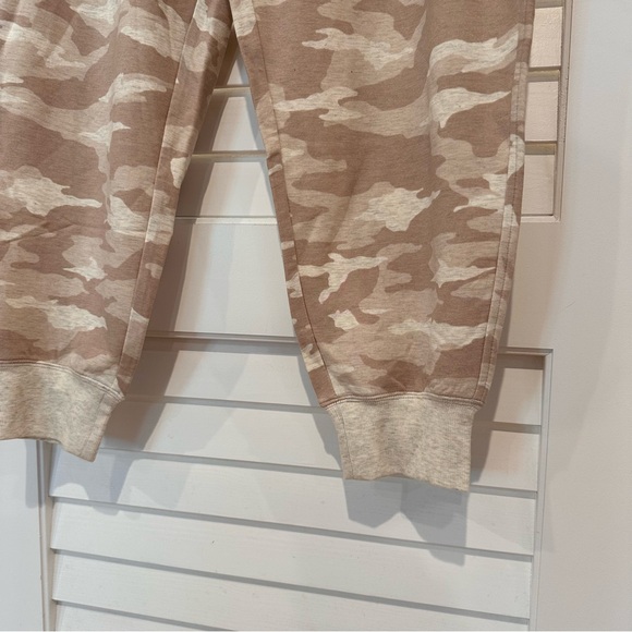 NWT Athleta Printed Balance Jogger Athleisure Pants Sz 1X 2X Beige Tan Camo New - Picture 4 of 9